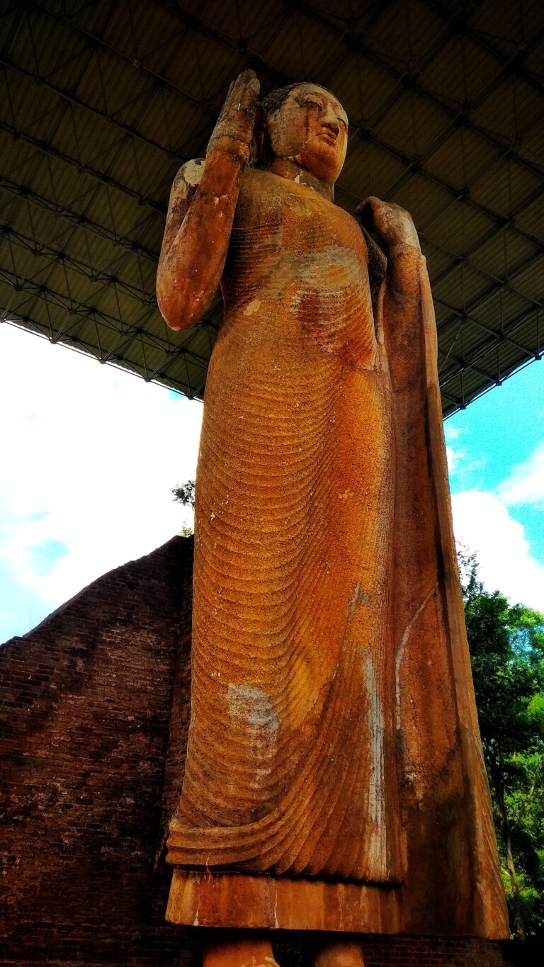 Maligawila Buddha Statue